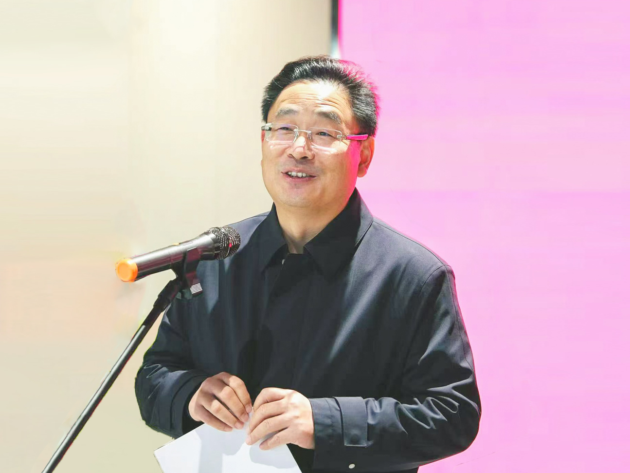 朱信凯常务副校长-1.jpg